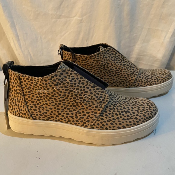 Universal Thread leopard mid top sneakers NWT - Picture 2 of 11